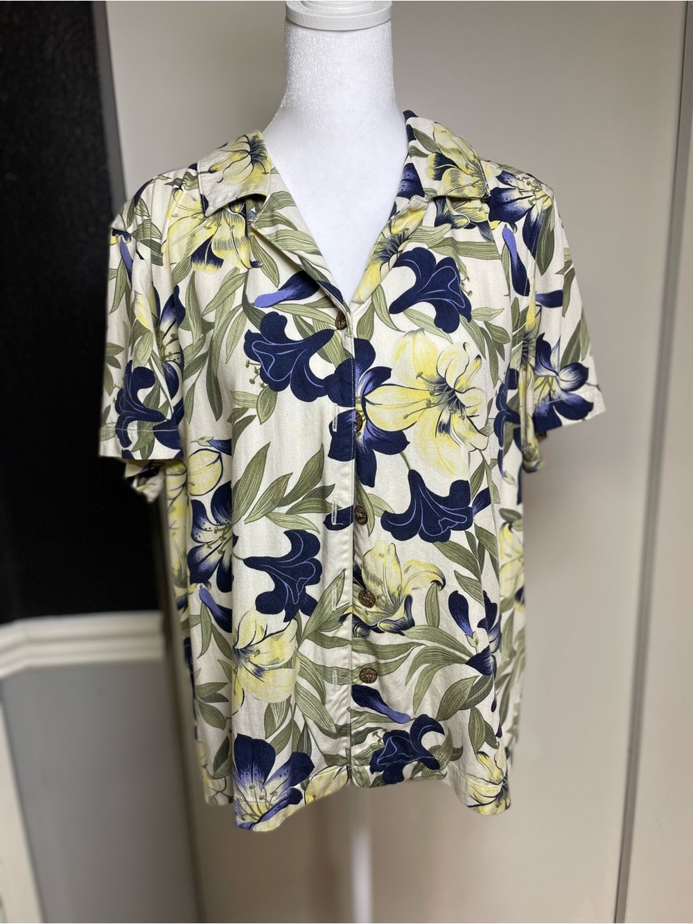 Women's Short-Sleeve Floral Button-Down Shirt - Navy & Yellow